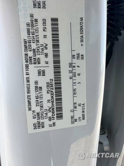 2019 Ford Super Duty F-350 Cab Chassis XL Crew Cab DRW - zdjęcie 38 z 116 - miniatura