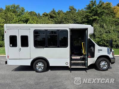 2014 Ford Super Duty E-350 Cutaway - zdjęcie 3 z 49 - miniatura