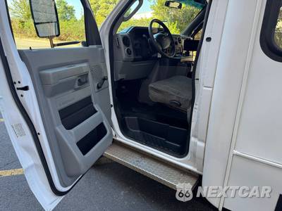 2014 Ford Super Duty E-350 Cutaway - zdjęcie 19 z 49 - miniatura