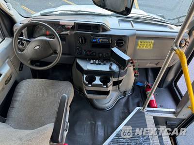 2014 Ford Super Duty E-350 Cutaway - zdjęcie 21 z 49 - miniatura