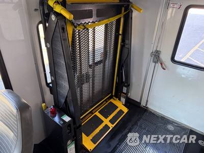 2014 Ford Super Duty E-350 Cutaway - zdjęcie 41 z 49 - miniatura