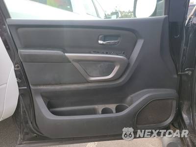 2015 Nissan TITAN SV Crew Cab Extra Short Bed - zdjęcie 12 z 15 - miniatura