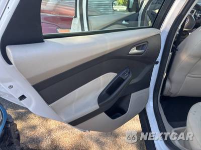 2012 Ford Focus SEL Sedan - zdjęcie 16 z 25 - miniatura
