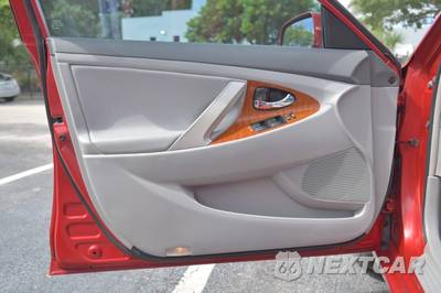 2011 Toyota Camry XLE - zdjęcie 16 z 43 - miniatura