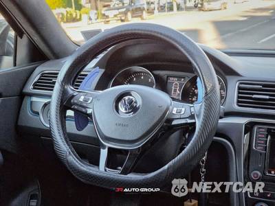 2017 Volkswagen Passat 1.8T R-Line w/Comfort Pkg - zdjęcie 15 z 23 - miniatura
