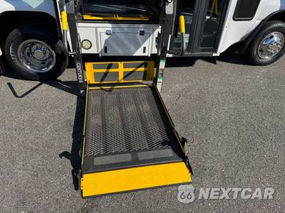 2013 Ford Super Duty E-350 Cutaway DRW - zdjęcie 6 z 48 - miniatura