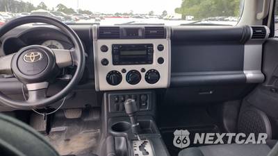 2010 Toyota FJ Cruiser w/Rear Doors - zdjęcie 5 z 9 - miniatura