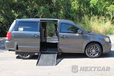 2017 Dodge Grand Caravan SXT 121.2" WB - zdjęcie 2 z 48 - miniatura