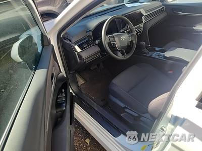 2025 Toyota Camry LE - zdjęcie 13 z 21 - miniatura