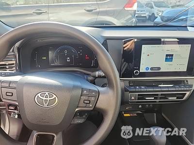 2025 Toyota Camry LE - zdjęcie 14 z 21 - miniatura