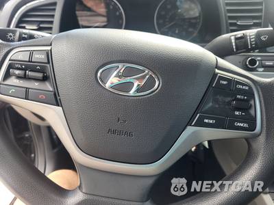 2017 Hyundai Elantra SE Sedan - zdjęcie 50 z 58 - miniatura
