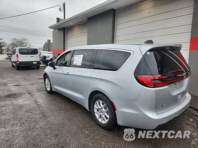 2023 Chrysler Pacifica Touring L 121.6" WB - zdjęcie 6 z 24 - miniatura