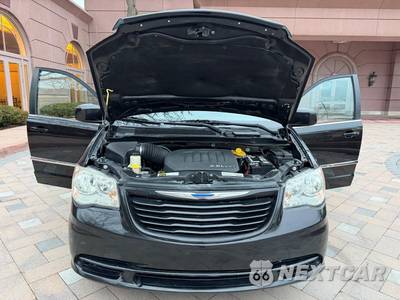 2015 Chrysler Town & Country Touring 121.2" WB - zdjęcie 9 z 60 - miniatura