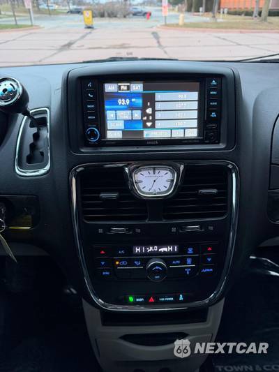 2015 Chrysler Town & Country Touring 121.2" WB - zdjęcie 28 z 60 - miniatura