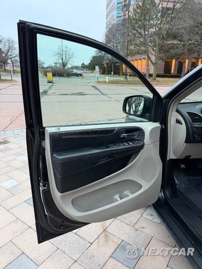 2015 Chrysler Town & Country Touring 121.2" WB - zdjęcie 47 z 60 - miniatura