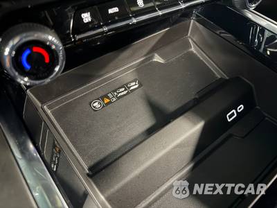 2025 Chevrolet Tahoe LT 1LT - zdjęcie 35 z 36 - miniatura