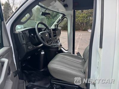 2018 Chevrolet Express 3500 Cutaway 1WT - zdjęcie 16 z 41 - miniatura