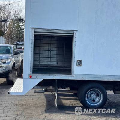 2015 Chevrolet Express 4500 Cutaway 2WT DRW - zdjęcie 11 z 18 - miniatura