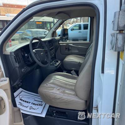 2015 Chevrolet Express 4500 Cutaway 2WT DRW - zdjęcie 14 z 18 - miniatura