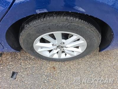 2025 Toyota Camry LE - zdjęcie 11 z 25 - miniatura