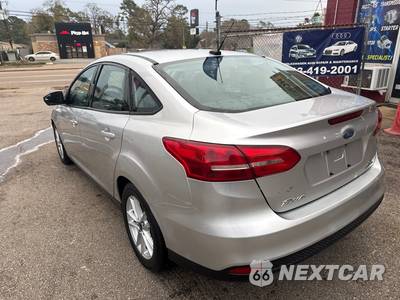 2015 Ford Focus SE Sedan - zdjęcie 5 z 11 - miniatura