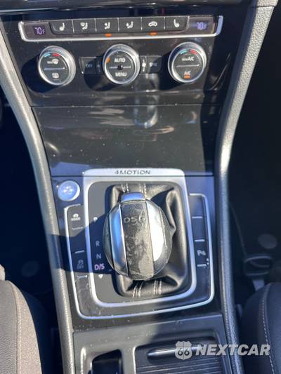 2015 Volkswagen Golf R Hatchback w/DCC & Navigation - zdjęcie 33 z 43 - miniatura