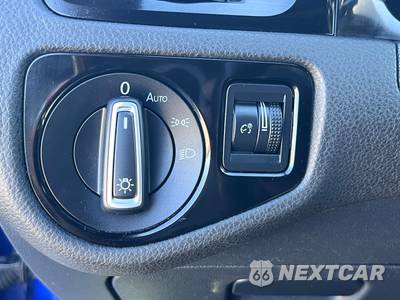 2015 Volkswagen Golf R Hatchback w/DCC & Navigation - zdjęcie 38 z 43 - miniatura