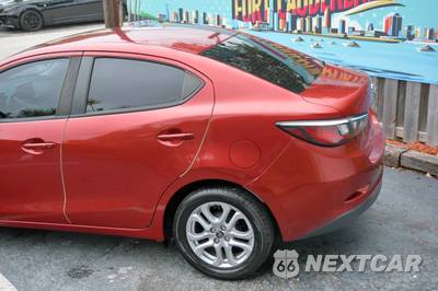 2017 Toyota Yaris iA Sedan - zdjęcie 12 z 50 - miniatura
