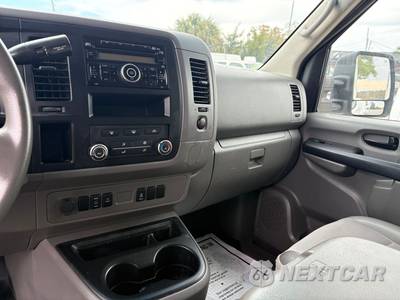2016 Nissan NV2500 HD Cargo SV High Roof 146.1" WB - zdjęcie 38 z 45 - miniatura