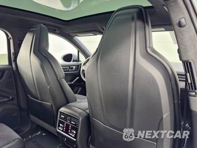 2022 Porsche Cayenne GTS Coupe - zdjęcie 39 z 48 - miniatura