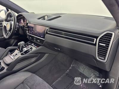 2022 Porsche Cayenne GTS Coupe - zdjęcie 13 z 48 - miniatura