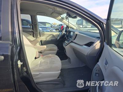 2020 Toyota Sienna L 7-Passenger 119.3" WB - zdjęcie 8 z 28 - miniatura