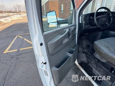 2014 Chevrolet Express 3500 Cutaway 1WT DRW - zdjęcie 19 z 30 - miniatura