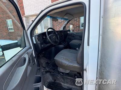 2014 Chevrolet Express 3500 Cutaway 1WT DRW - zdjęcie 14 z 30 - miniatura
