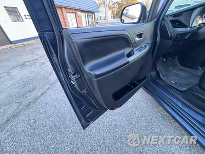 2019 Toyota Sienna SE 8-Passenger 119.3" WB - zdjęcie 47 z 50 - miniatura