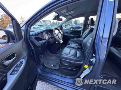 2019 Toyota Sienna SE 8-Passenger 119.3" WB - zdjęcie 45 z 50 - miniatura
