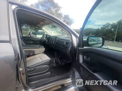 2019 Nissan TITAN S Crew Cab Short Bed - zdjęcie 13 z 50 - miniatura