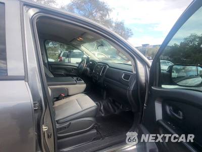 2019 Nissan TITAN S Crew Cab Short Bed - zdjęcie 9 z 50 - miniatura