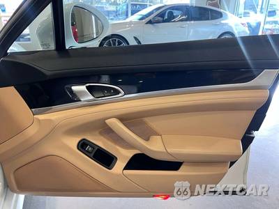 2015 Porsche Panamera 4 - zdjęcie 32 z 38 - miniatura