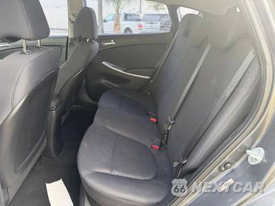 2013 Hyundai Accent SE Hatchback - zdjęcie 9 z 11 - miniatura