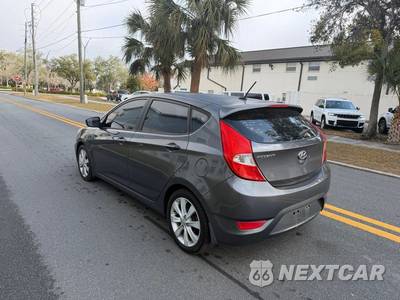 2013 Hyundai Accent SE Hatchback - zdjęcie 3 z 11 - miniatura
