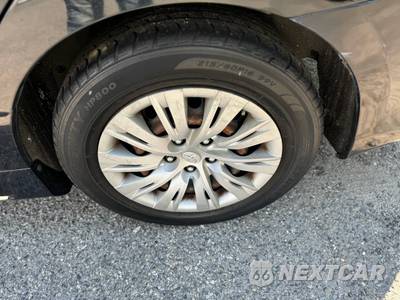 2012 Toyota Camry LE - zdjęcie 26 z 36 - miniatura