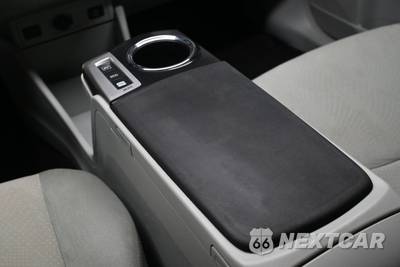 2013 Toyota Prius v Three - zdjęcie 38 z 46 - miniatura
