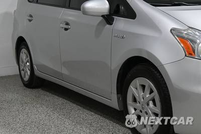 2013 Toyota Prius v Three - zdjęcie 2 z 46 - miniatura