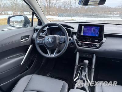 2025 Toyota Corolla Cross XLE - zdjęcie 20 z 35 - miniatura