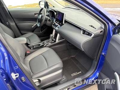 2025 Toyota Corolla Cross XLE - zdjęcie 22 z 35 - miniatura