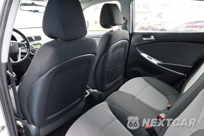 2013 Hyundai Accent GS Hatchback - zdjęcie 12 z 15 - miniatura