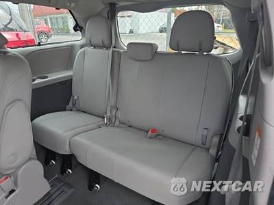 2020 Toyota Sienna XLE 8-Passenger 119.3" WB - zdjęcie 17 z 24 - miniatura