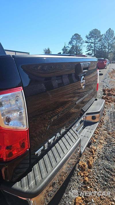 2020 Nissan TITAN SV Crew Cab Short Bed - zdjęcie 42 z 45 - miniatura