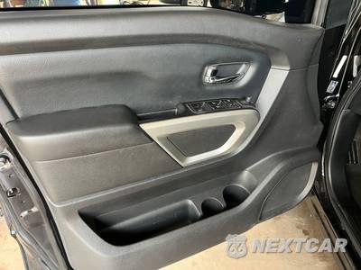 2020 Nissan TITAN SV Crew Cab Short Bed - zdjęcie 9 z 45 - miniatura